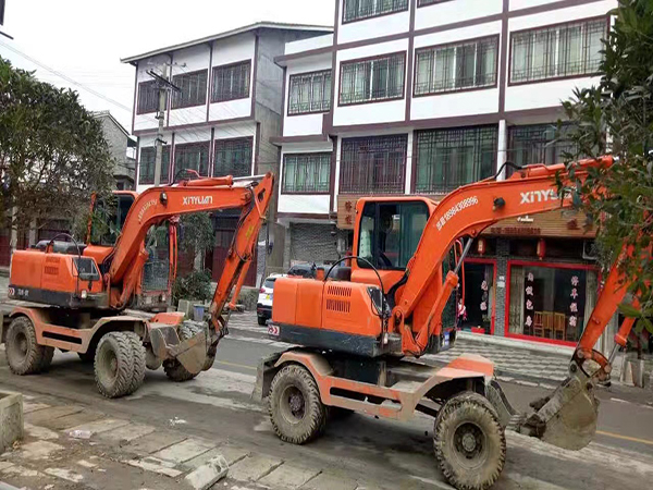 輪式挖掘(jué)機租賃公司