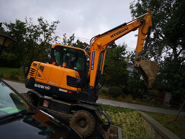 輪(lun)式挖掘機租賃