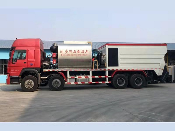 瀝青碎石同步(bu)封塵機